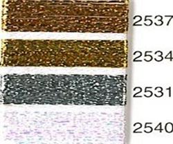 Madeira Metallic nr. 25 farve 2540 råhvid